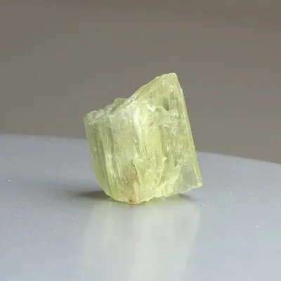 Hiddenit přírodní krystal 19,7g, Afganistán