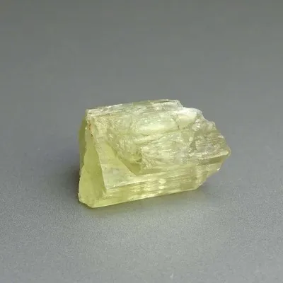 Hiddenit přírodní krystal 19,7g, Afganistán