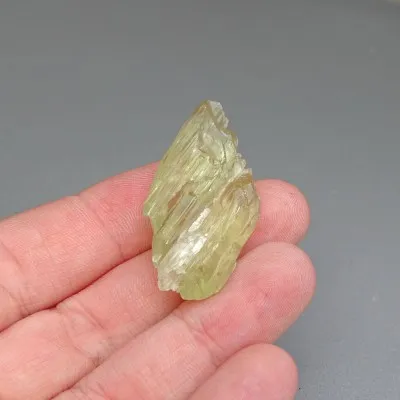Natürlicher Hiddenit-Kristall 10,6g, Afghanistan