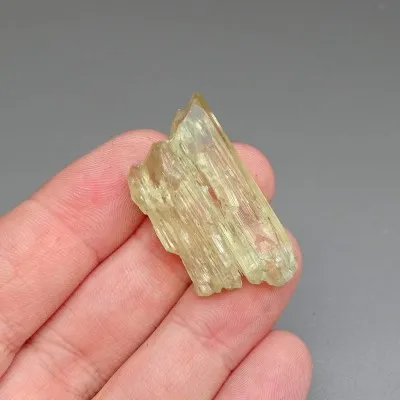 Natürlicher Hiddenit-Kristall 8,4g, Afghanistan