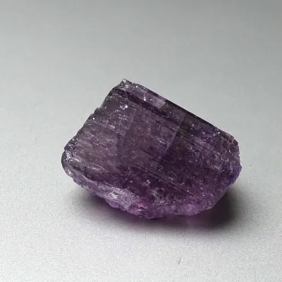 Scapolit lila Naturkristall 59,3g, Afghanistan