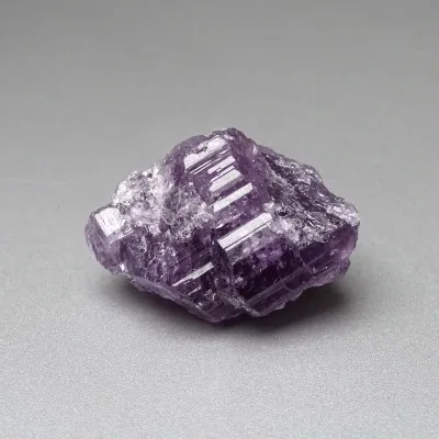 Skapolit fialový přírodní krystal 36,8g, Afganistán