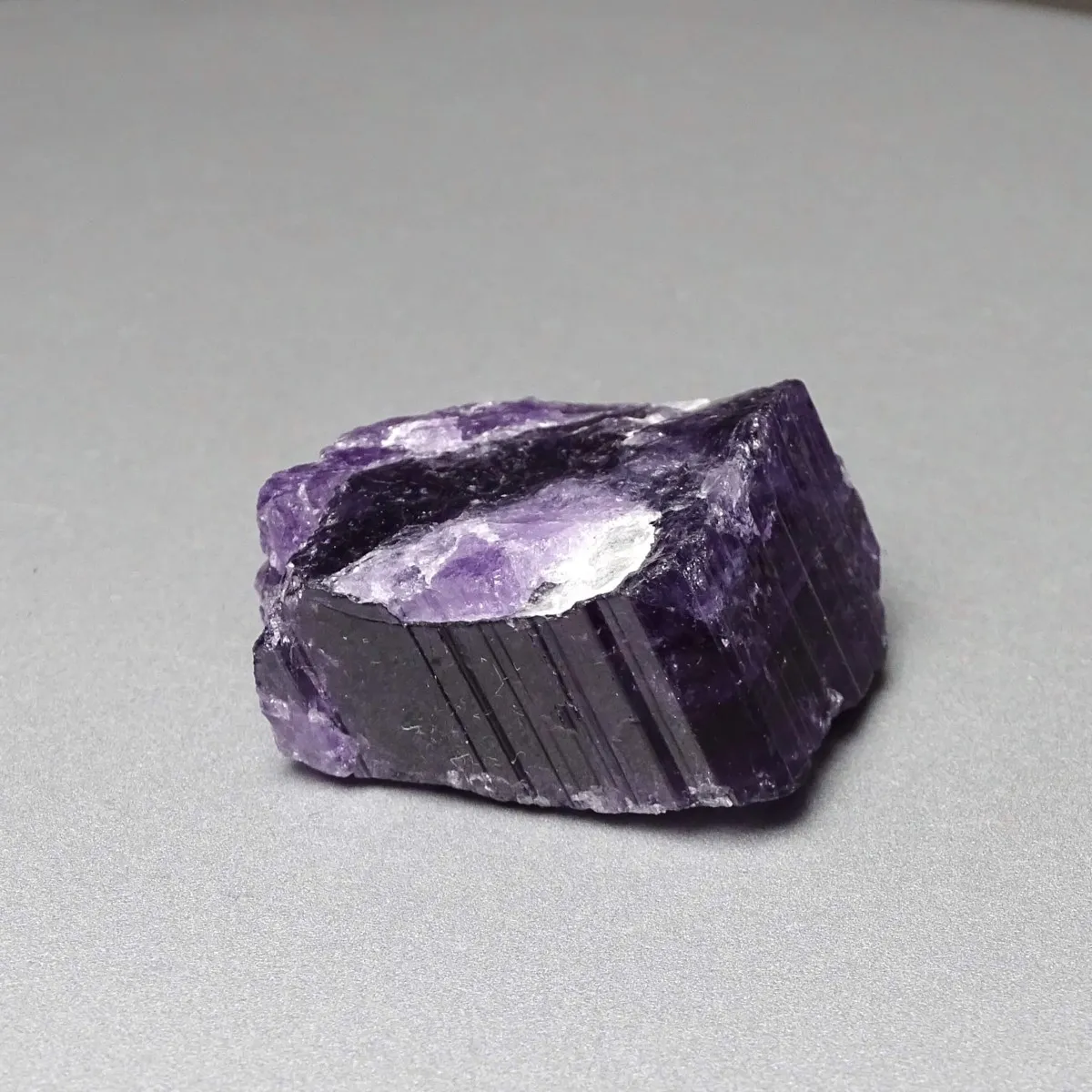 Scapolit lila Naturkristall 47,6g, Afghanistan