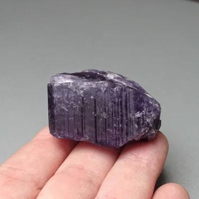 Scapolit lila Naturkristall 47,6g, Afghanistan