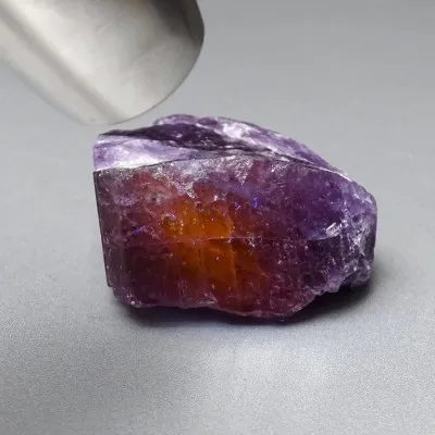 Skapolit fialový přírodní krystal 47,6g, Afganistán