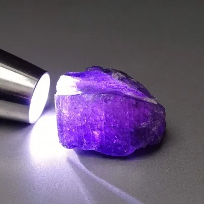 Scapolit lila Naturkristall 47,6g, Afghanistan