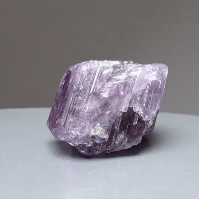 Scapolit lila Naturkristall 79,2g, Afghanistan