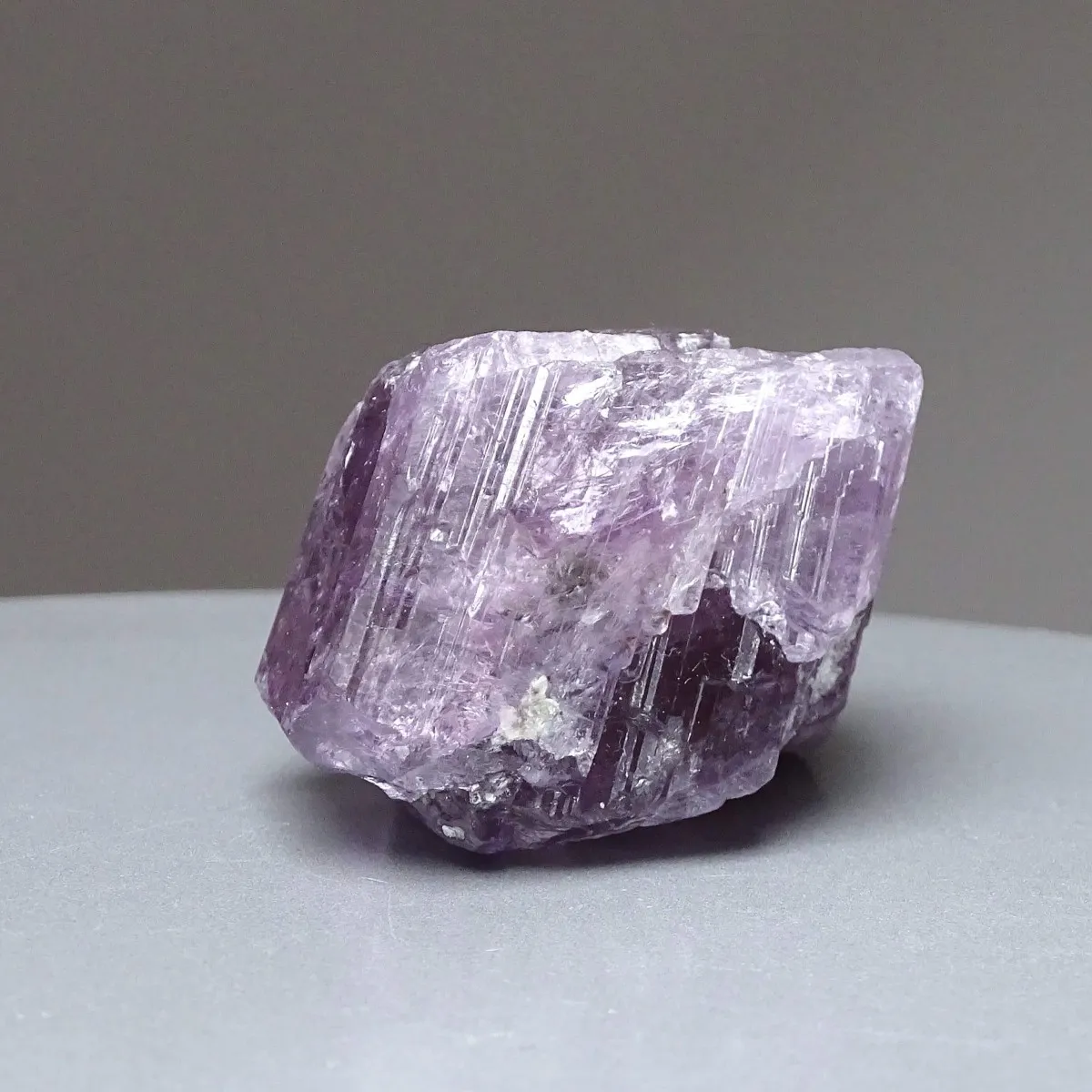 Scapolit lila Naturkristall 79,2g, Afghanistan