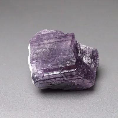 Scapolit lila Naturkristall 104,1g, Afghanistan