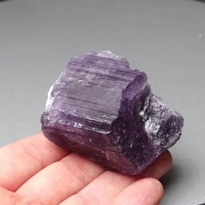 Scapolit lila Naturkristall 104,1g, Afghanistan