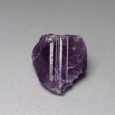 Scapolit lila Naturkristall 39,8g, Afghanistan