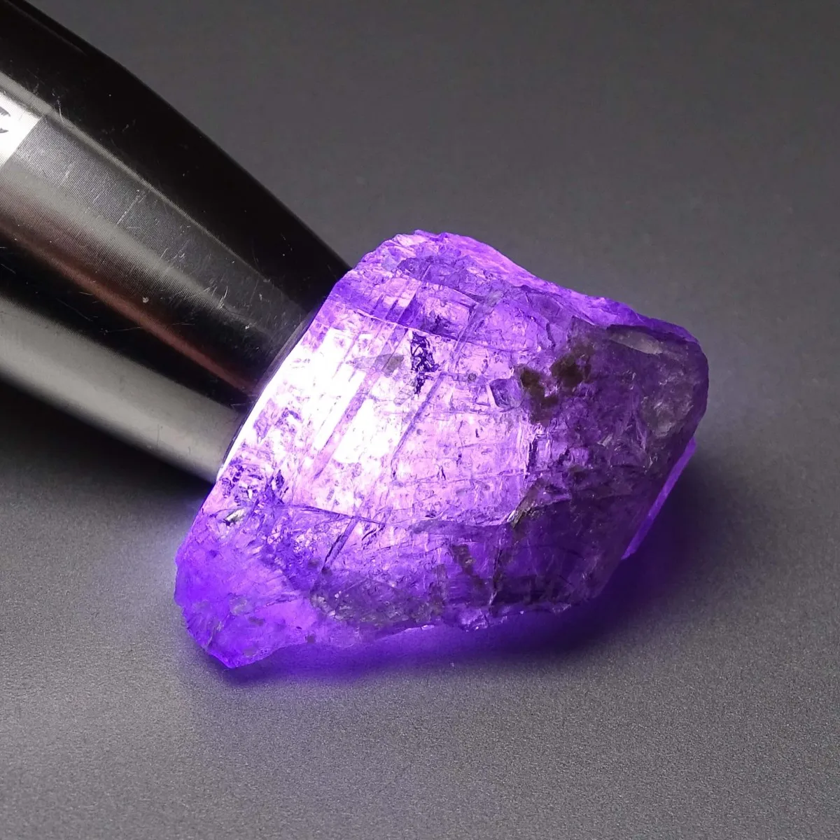 Scapolit lila Naturkristall 39,8g, Afghanistan