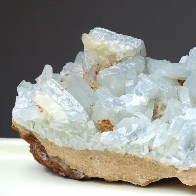 Baryt modrý přírodní minerál v hornině 407g, Maroko