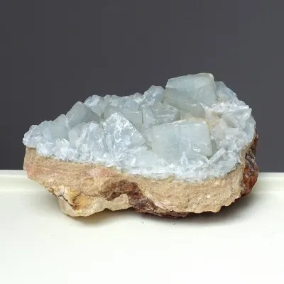 Baryt modrý přírodní minerál v hornině 407g, Maroko