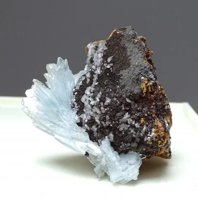 Baryt modrý přírodní minerál v hornině 344g, Maroko