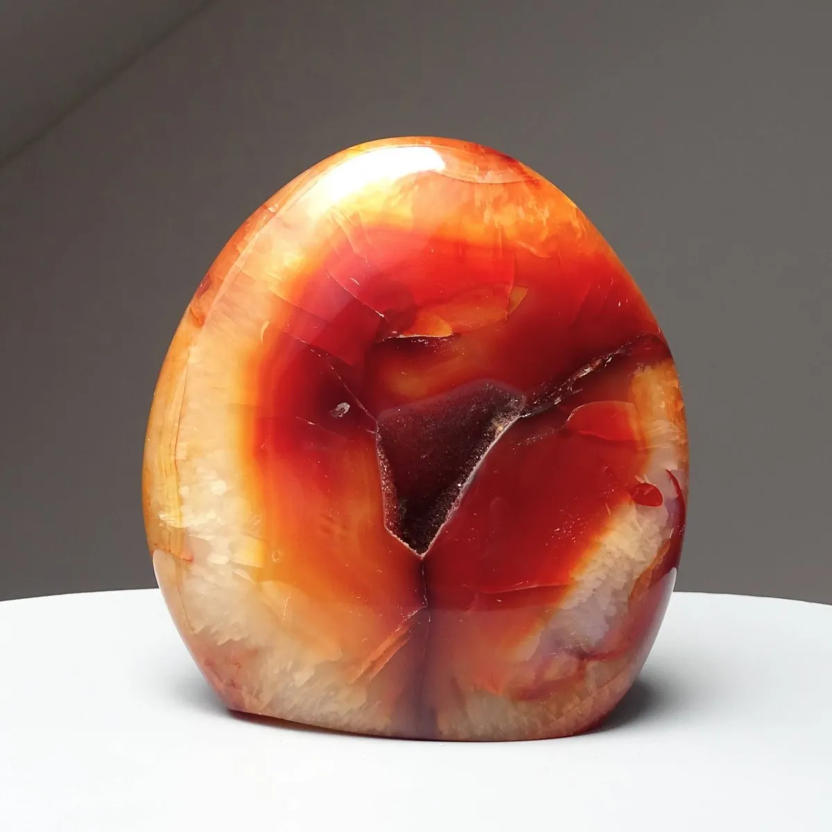 Polished carnelian 1214g, Madagascar