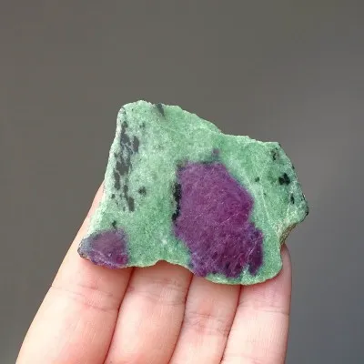 Ruby in zoisite polished plate 31g, Tanzania
