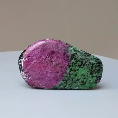Ruby in zoisite polished plate 60g, Tanzania