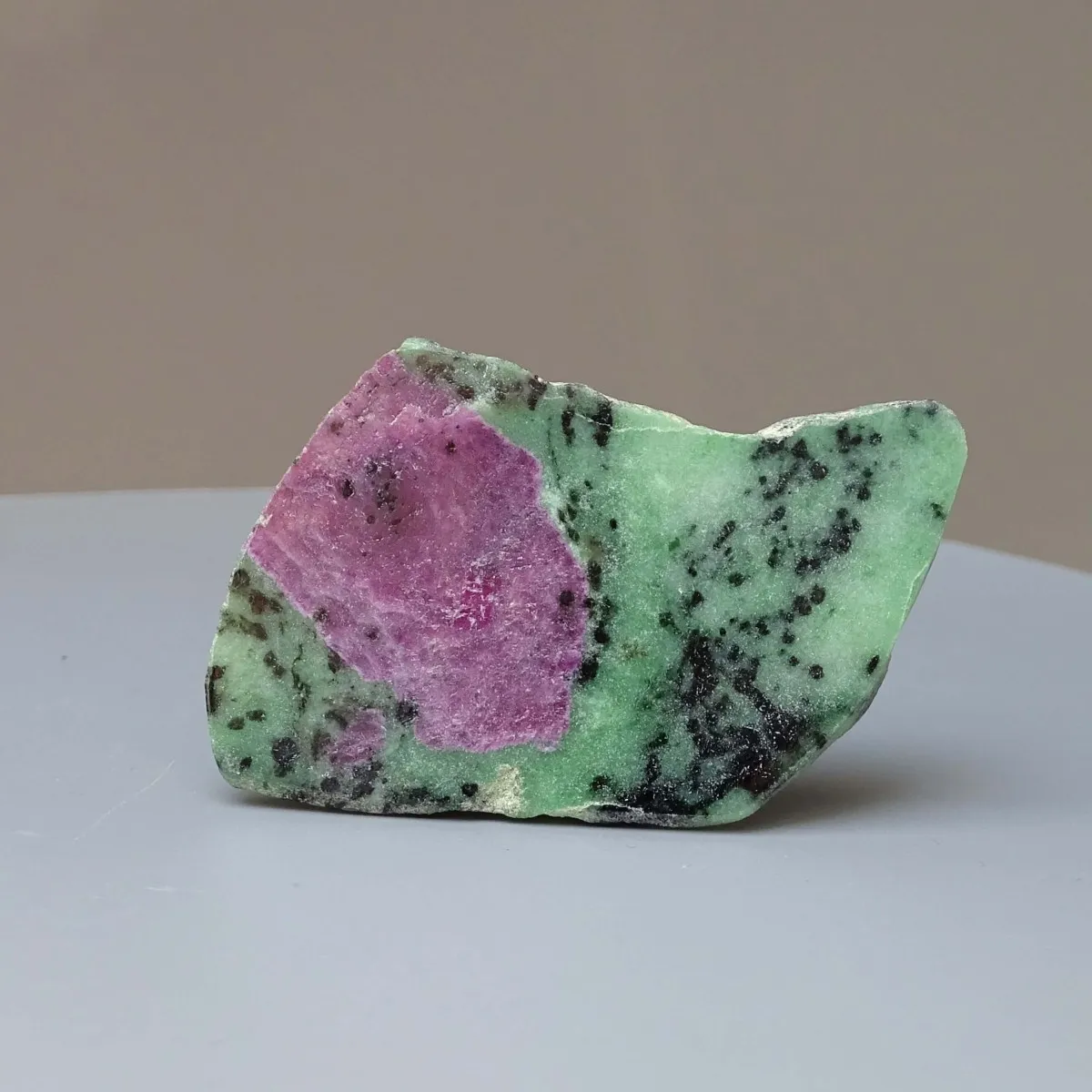 Ruby in zoisite polished plate 23g, Tanzania