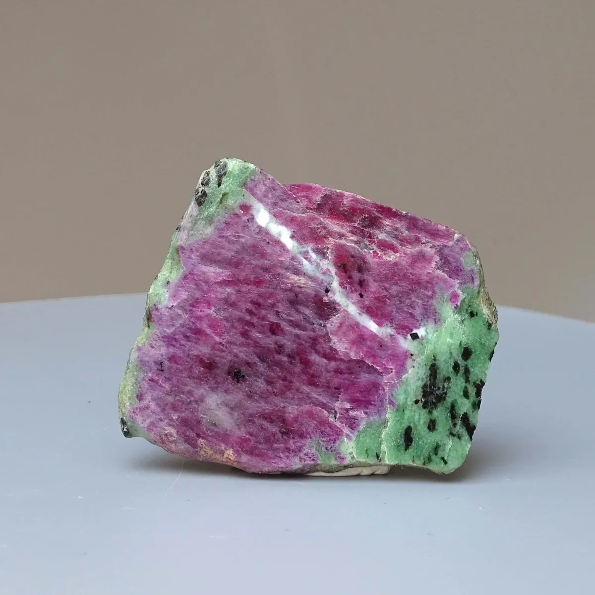 Ruby in zoisite polished plate 33g, Tanzania