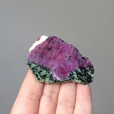 Ruby in zoisite polished plate 35g, Tanzania