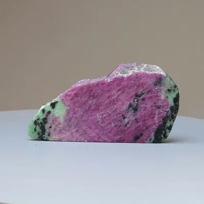 Ruby in zoisite polished plate 91g, Tanzania