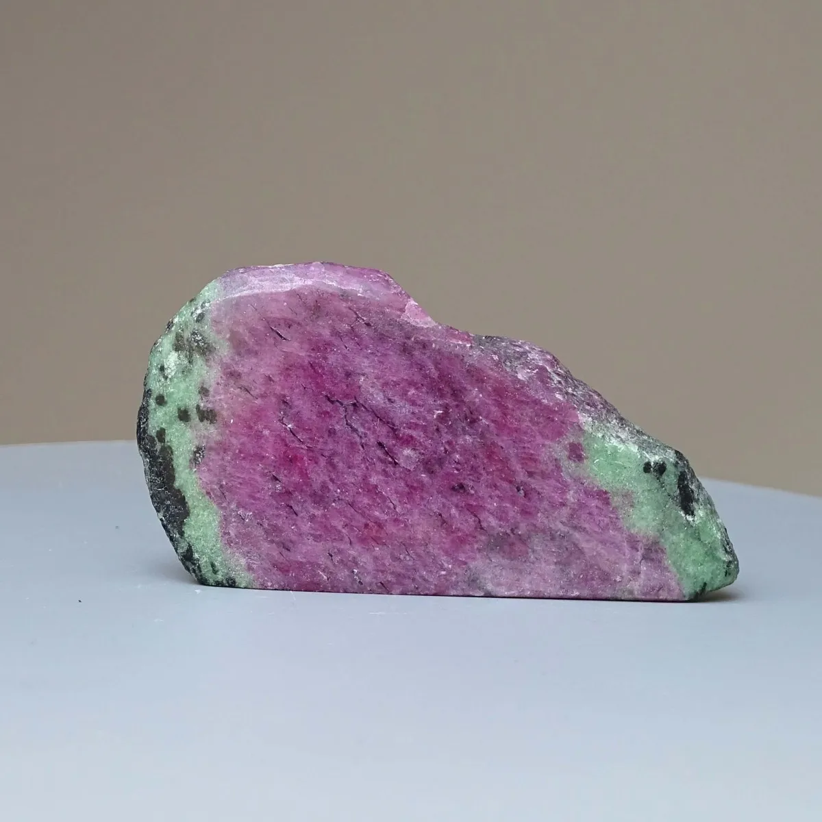 Ruby in zoisite polished plate 91g, Tanzania