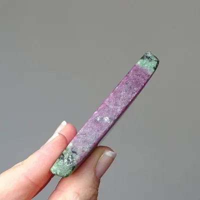 Ruby in zoisite polished plate 91g, Tanzania