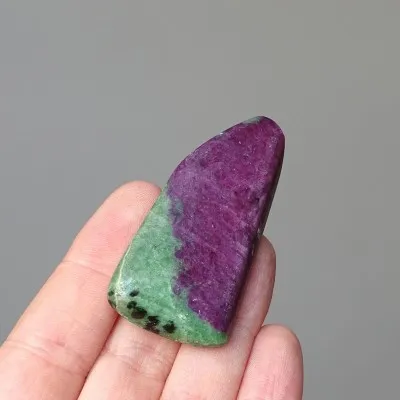 Ruby in zoisite polished plate 32g, Tanzania