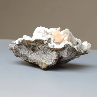 Apofylit, chalcedon, stilbit drúza 140g, Indie