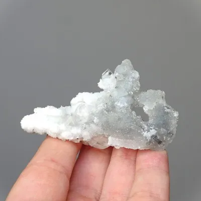 Apophyllite, chalcedony druse 31g, India