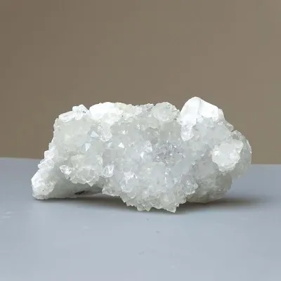 Apophyllite, chalcedony druse 78g, India