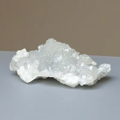 Apofylit, chalcedon drúza 78g, Indie