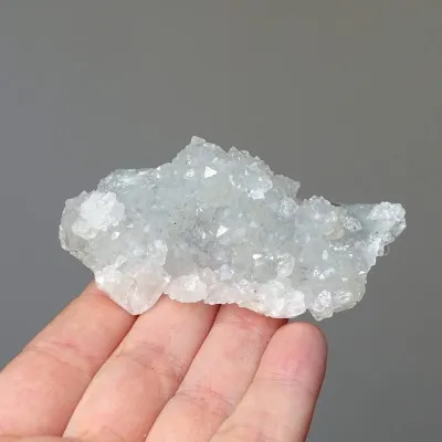 Apophyllite, chalcedony druse 78g, India