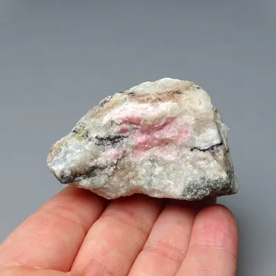 Tugtupit rare mineral 104g, fluorescence under UV, Greenland