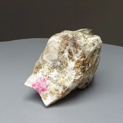 Tugtupit vzácný minerál 273g, fluorescence pod UV, Grónsko