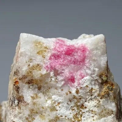 Tugtupit vzácný minerál 273g, fluorescence pod UV, Grónsko