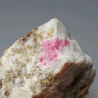 Tugtupit vzácný minerál 273g, fluorescence pod UV, Grónsko