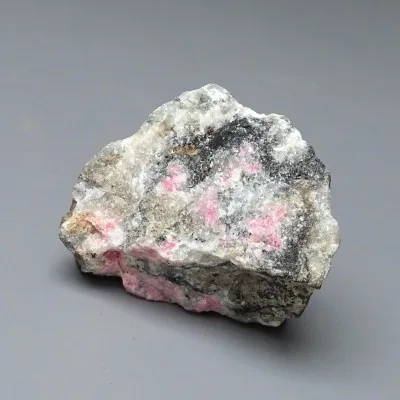 Tugtupit, seltenes Mineral 77g, Fluoreszenz unter UV, Grönland