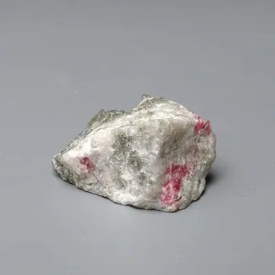 Tugtupit, seltenes Mineral 31g, Fluoreszenz unter UV, Grönland