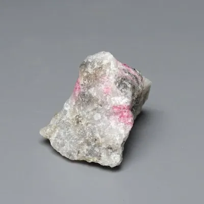Tugtupit vzácný minerál 23g, fluorescence pod UV, Grónsko