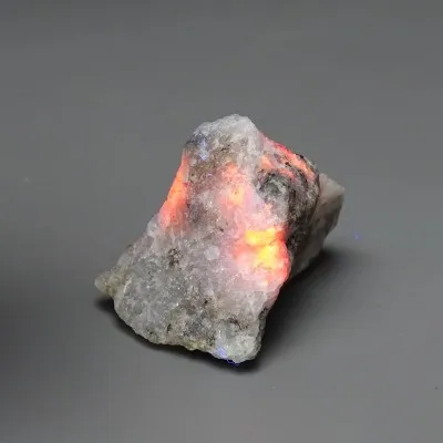 Tugtupit, seltenes Mineral 31g, Fluoreszenz unter UV, Grönland