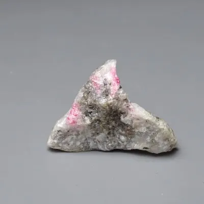 Tugtupit, seltenes Mineral 31g, Fluoreszenz unter UV, Grönland
