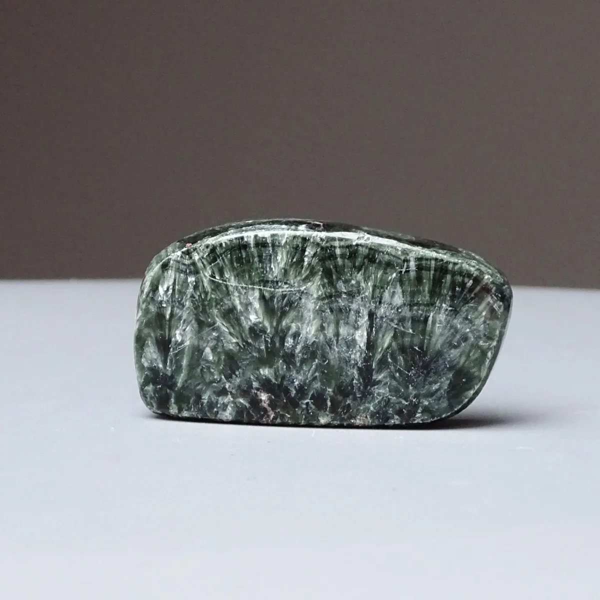 Seraphinit polierte Platte 34,2g, Russland | Sammlermineral