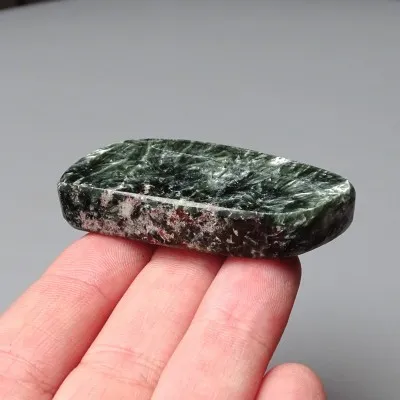 Seraphinit polierte Platte 34,2g, Russland | Sammlermineral