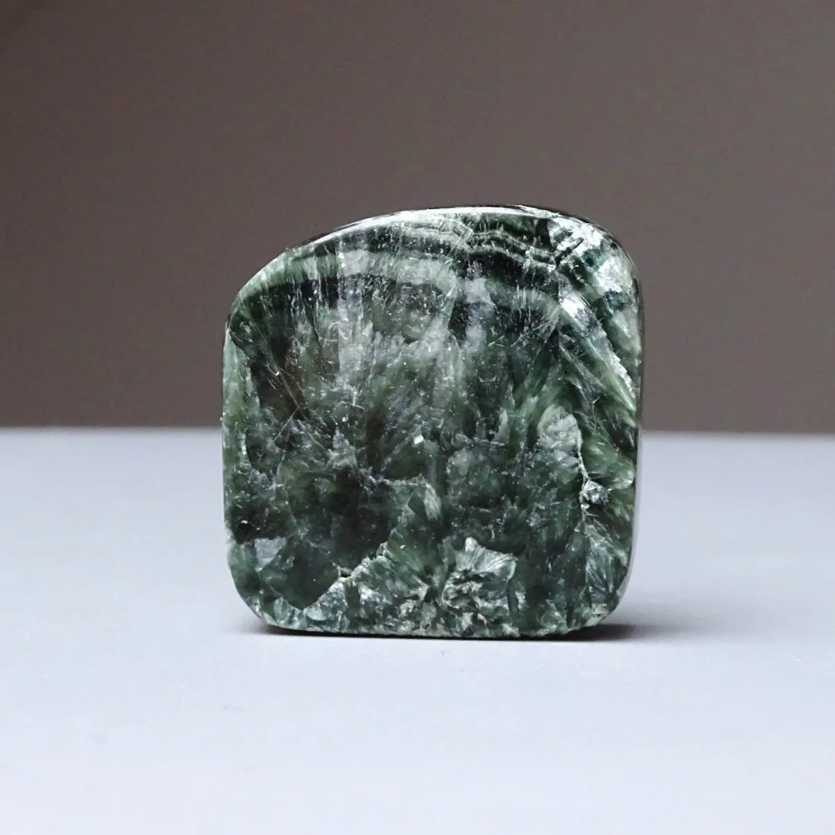 Serafinit leštěný plát 28,5g, Rusko | Sběratelský minerál