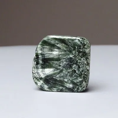 Serafinit leštěný plát 28,5g, Rusko | Sběratelský minerál