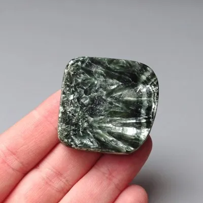 Serafinit leštěný plát 28,5g, Rusko | Sběratelský minerál