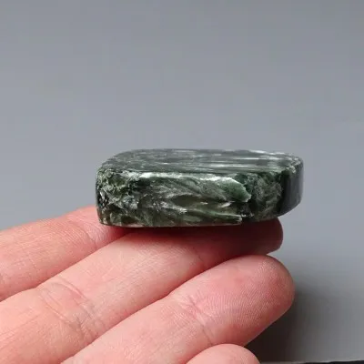 Serafinit leštěný plát 28,5g, Rusko | Sběratelský minerál