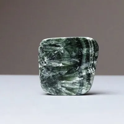 Serafinit leštěný plát 28,2g, Rusko | Sběratelský minerál